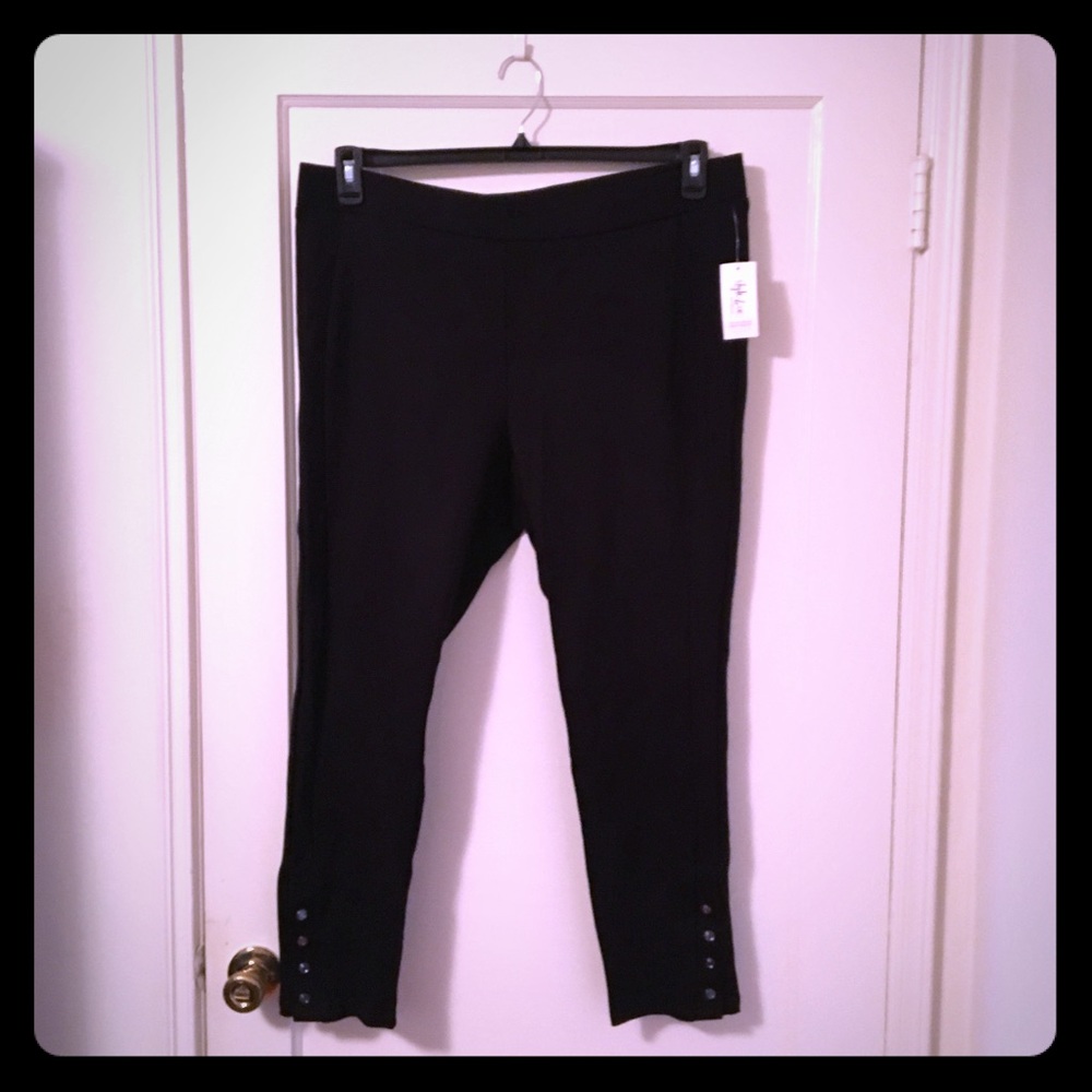 *SALE*NWT Style&Co leggings with buttons on ankles